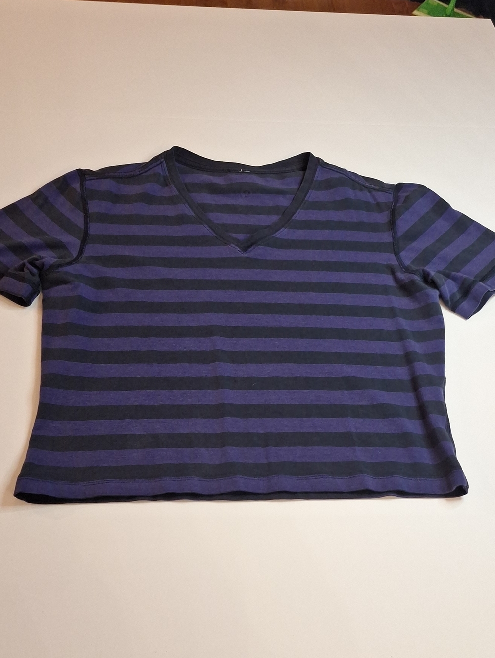 #1322 Lululemon Tshirt Approximate size 4